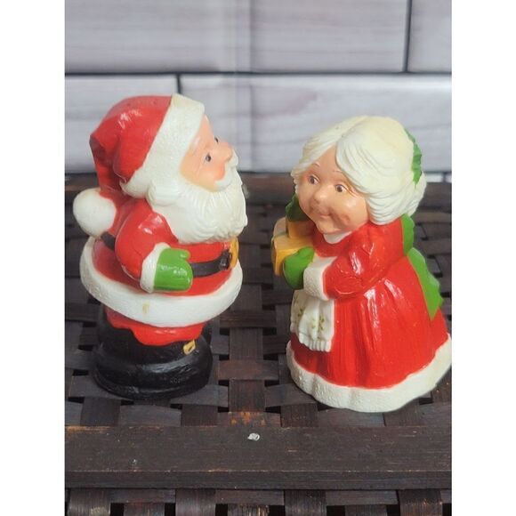 Vintage Hallmark Santa and Mrs. Claus Salt and Pepper Shakers #A49 - Picture 2 of 9